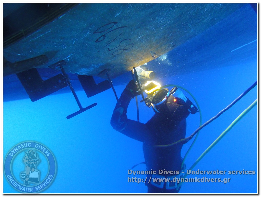 Blanking of sea chests Overhauling of sea chest valves - Dynamic Divers
